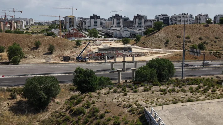 Fotos aéreas de Los Ahijones: conexión viaria con el barrio existente — 14 junio 2026