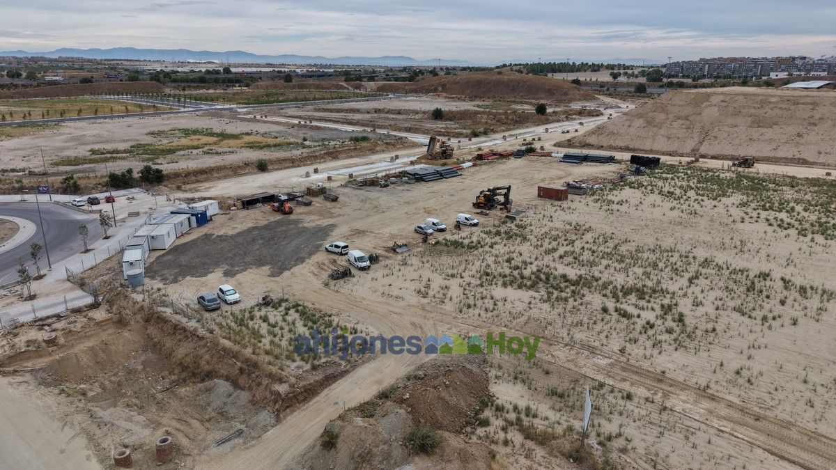 Fotos aéreas de Los Ahijones: base de maquinaria donde termina el asfalto — 3 agosto 2026