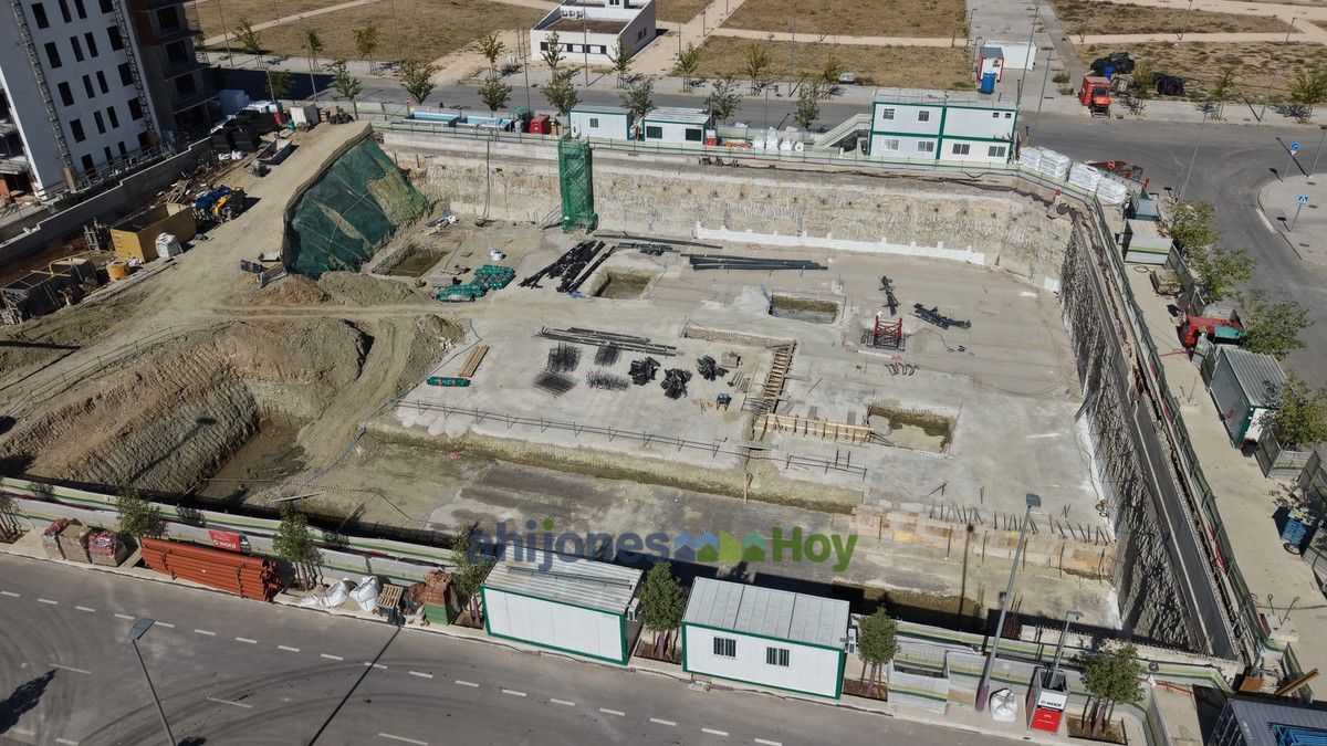 Fotos aéreas de Los Ahijones: detalle del fondo de una excavación y sus cimentaciones — 12 septiembre 2026