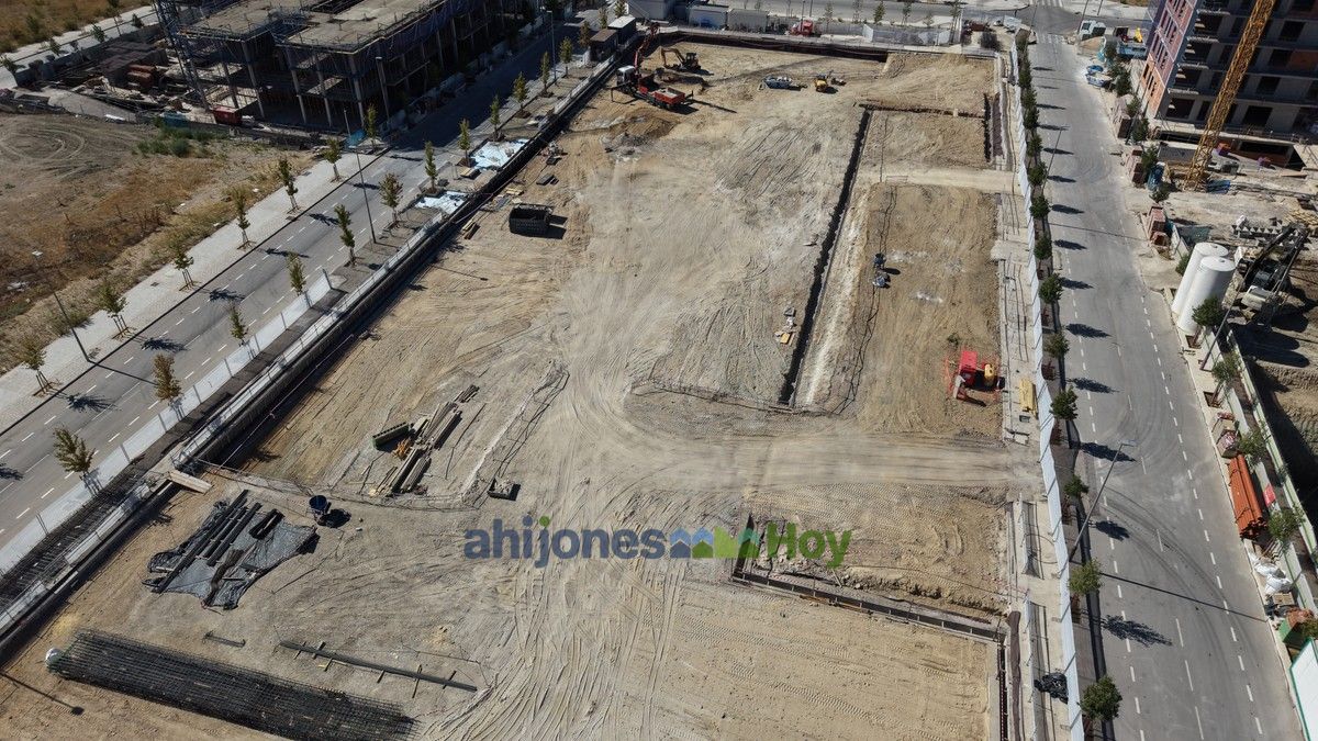 Fotos aéreas de Los Ahijones: zanjas longitudinales y ferralla preparada en una parcela — 12 septiembre 2026