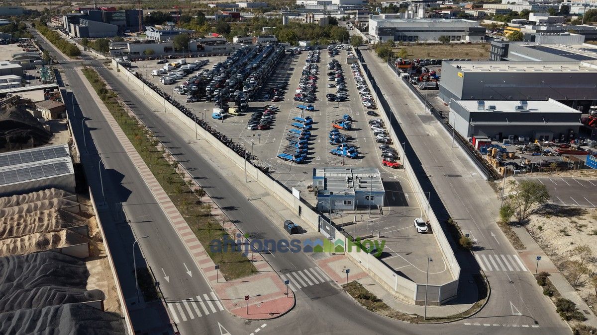 Fotos aéreas de Los Ahijones: campa de vehículos y calle nueva junto al polígono — 10 octubre 2026