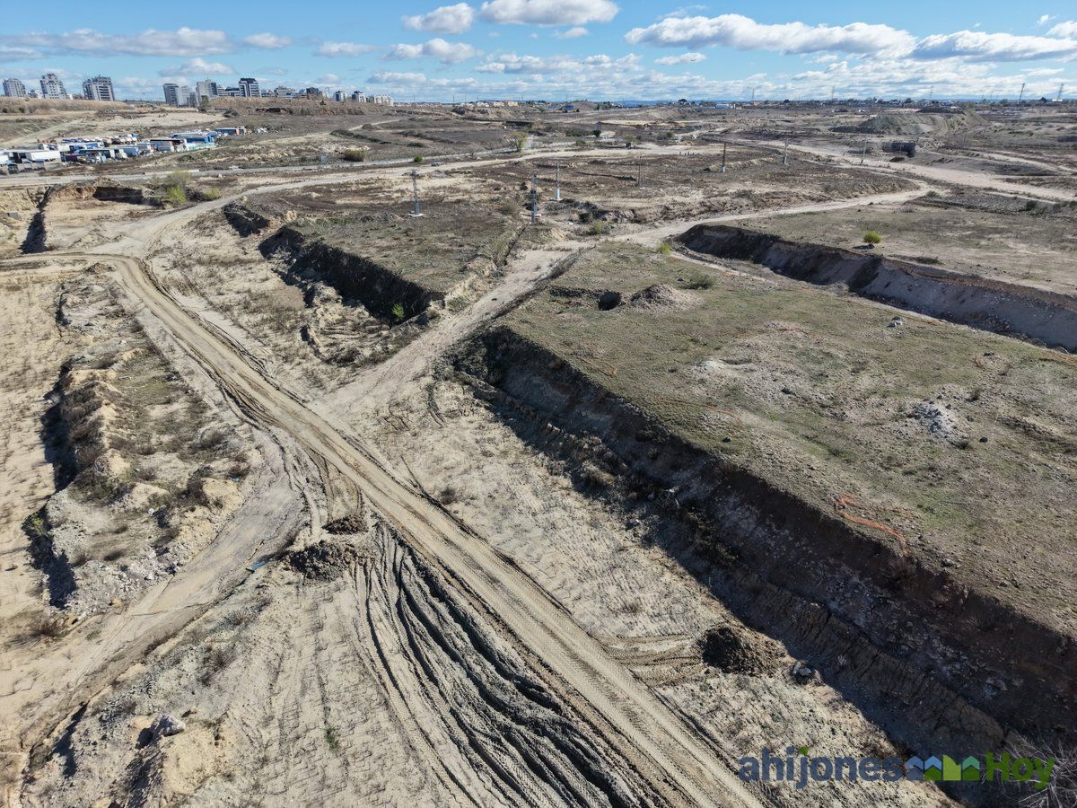 Explanaciones y aterrazamiento del terreno con maquinaria