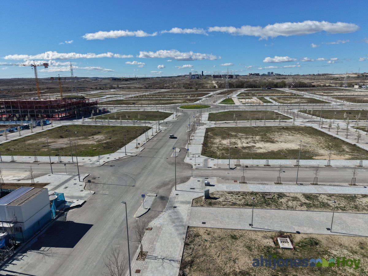Vista aérea de la trama urbana con calles y parcelas