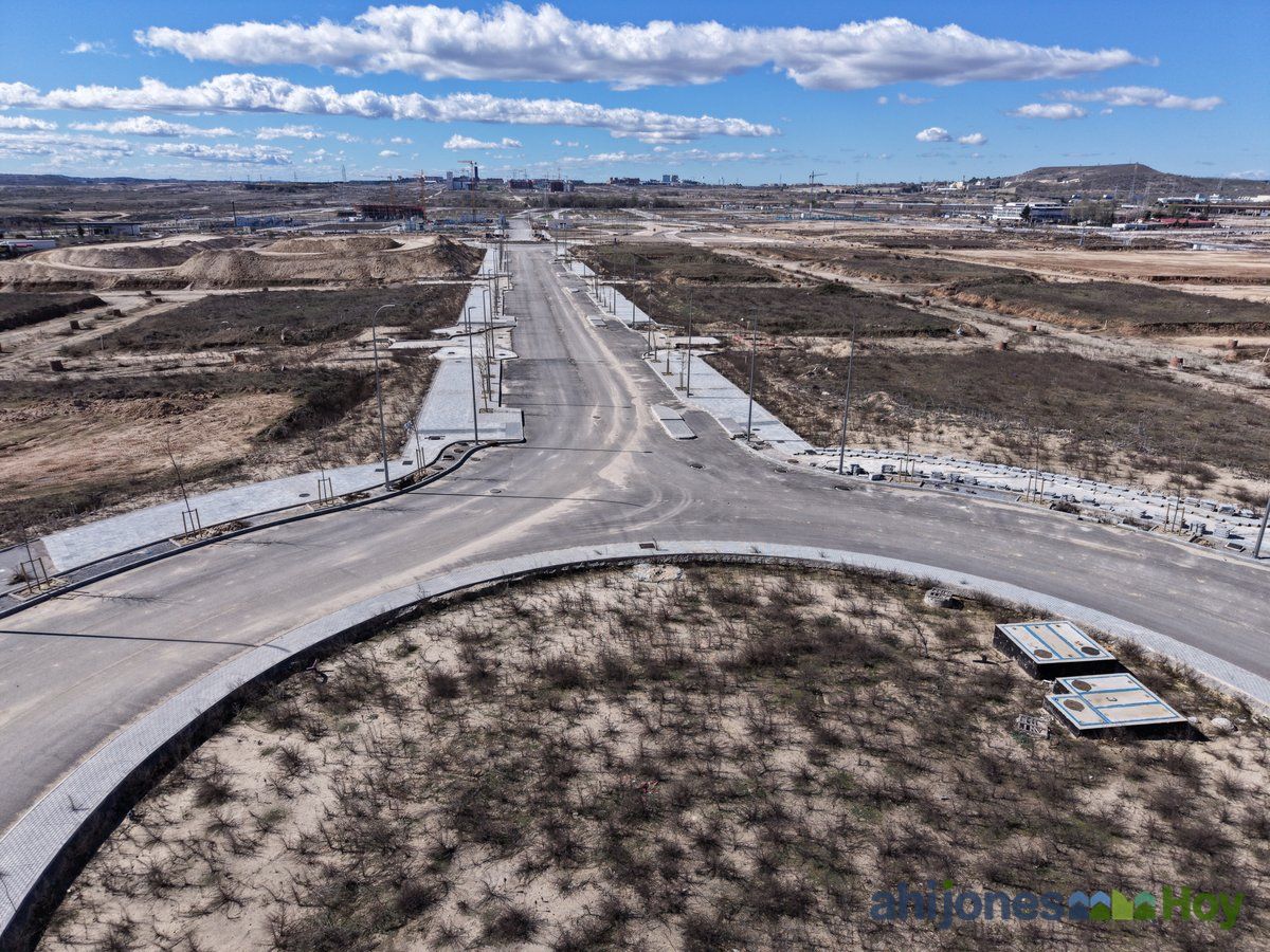 Vial de acceso con rotonda