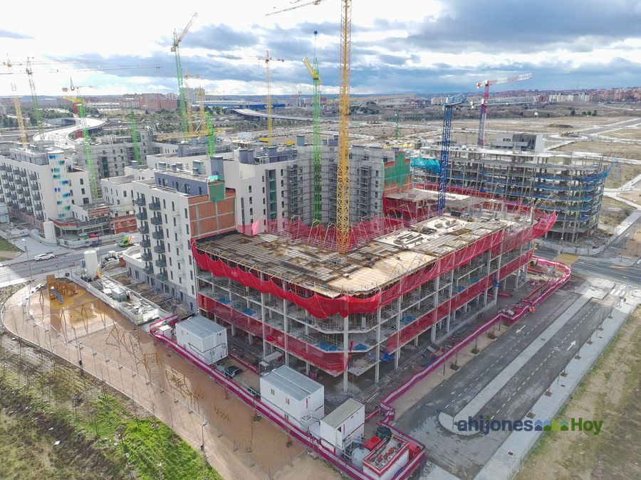 Obras en distintas fases de construcción